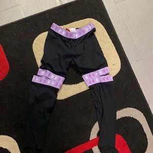 Purple n black Kappa fit top n bottom. Size Large but its very small.